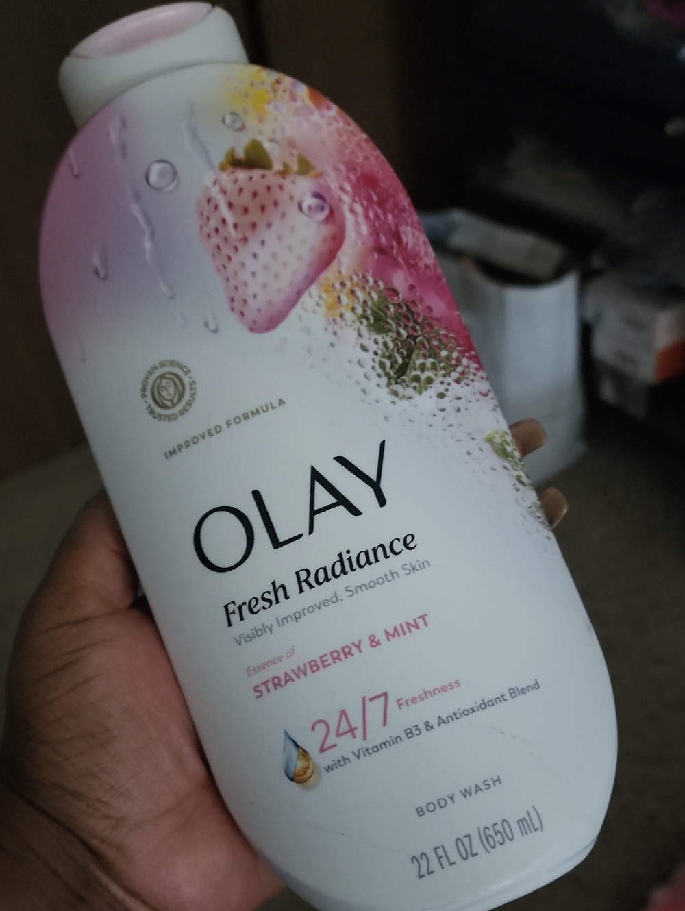 OLAY Fresh Radiance Strawberry & Mint Body Wash - White & Pink